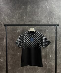 louis vuitton monogram T-shirt black