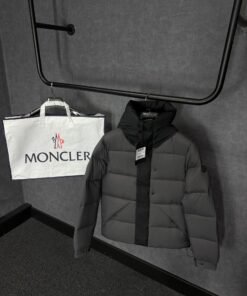 Moncler Madeira Hooded Short Down Jacket Antraciet + NFC High Quality
